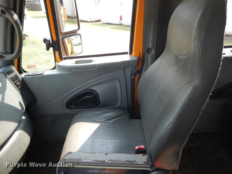 image for item EK9531 2005 International 4300 dump truck