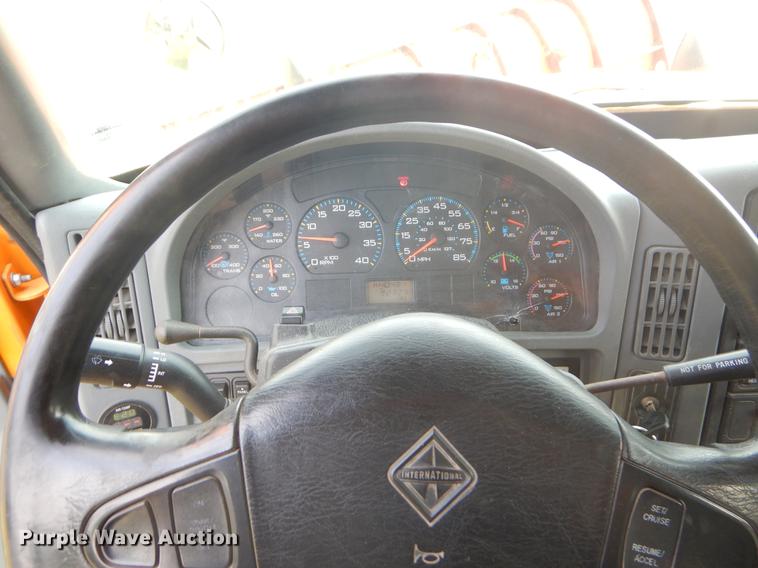 image for item EK9531 2005 International 4300 dump truck