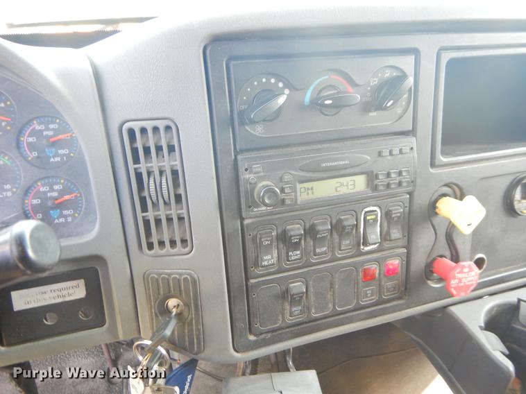 image for item EK9531 2005 International 4300 dump truck