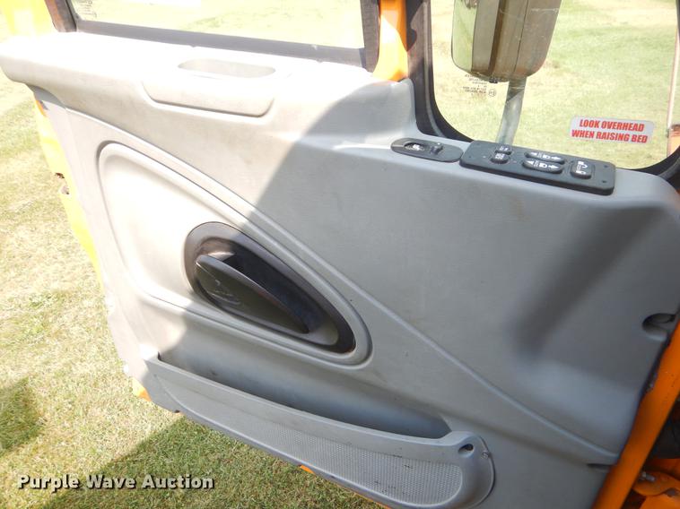 image for item EK9531 2005 International 4300 dump truck