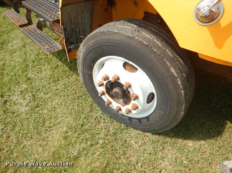 image for item EK9531 2005 International 4300 dump truck