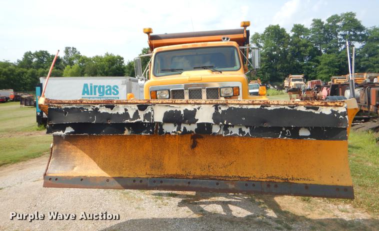 image for item EK9532 2002 International 2554 dump truck