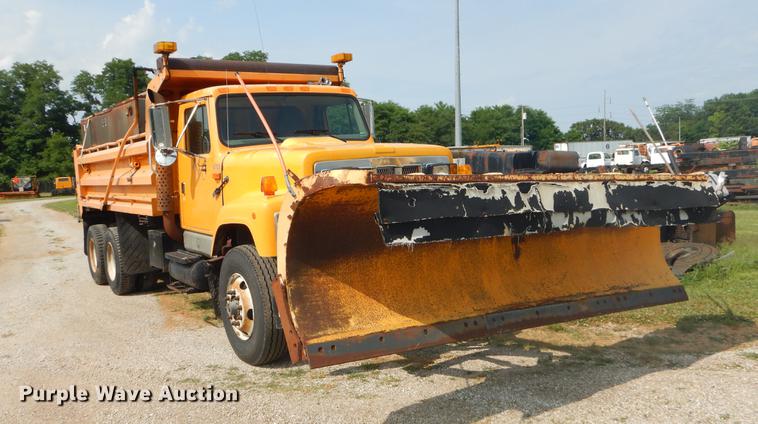 image for item EK9532 2002 International 2554 dump truck