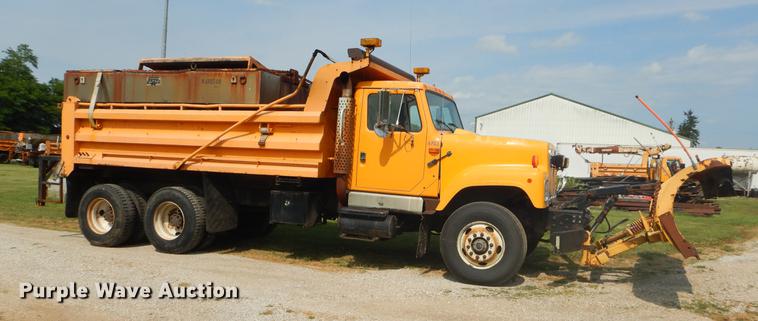 image for item EK9532 2002 International 2554 dump truck