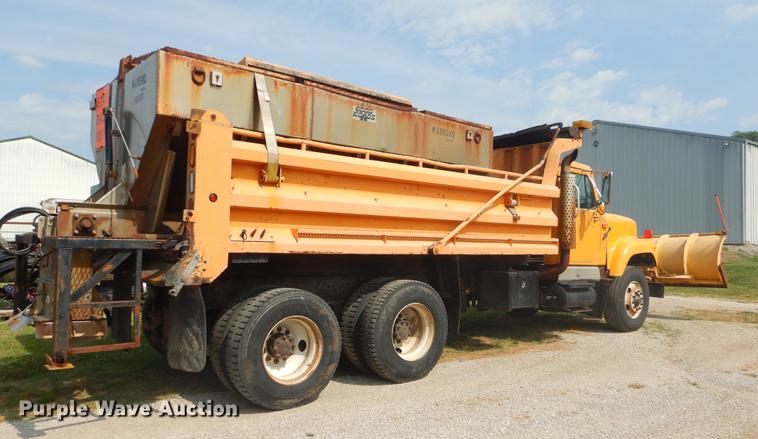 image for item EK9532 2002 International 2554 dump truck