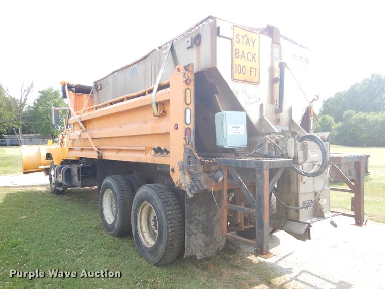 image for item EK9532 2002 International 2554 dump truck