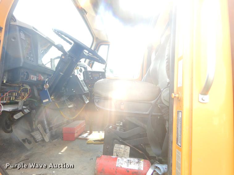 image for item EK9532 2002 International 2554 dump truck