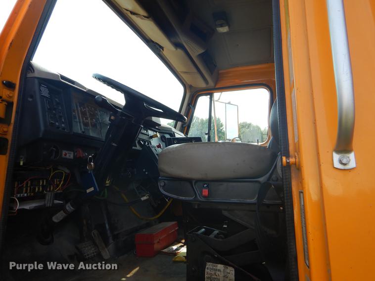 image for item EK9532 2002 International 2554 dump truck