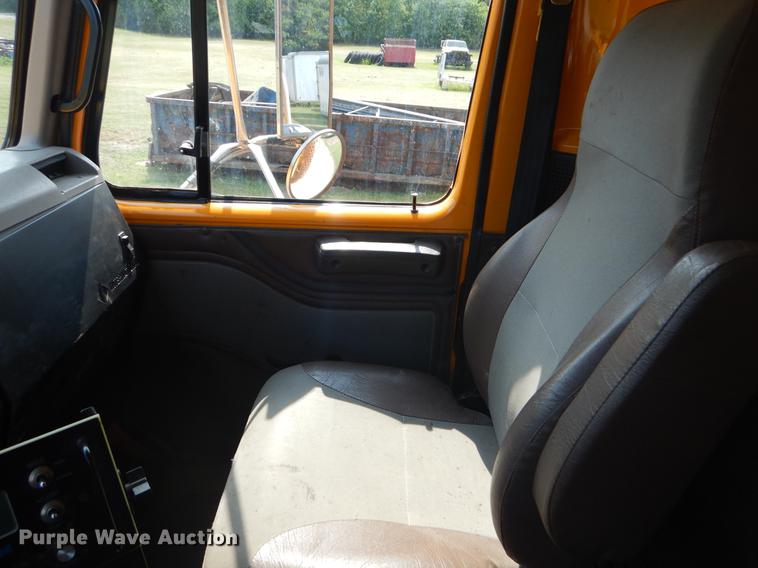 image for item EK9532 2002 International 2554 dump truck