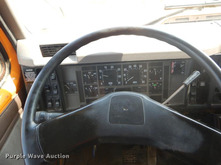 image for item EK9532 2002 International 2554 dump truck