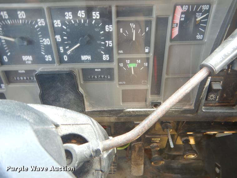 image for item EK9532 2002 International 2554 dump truck