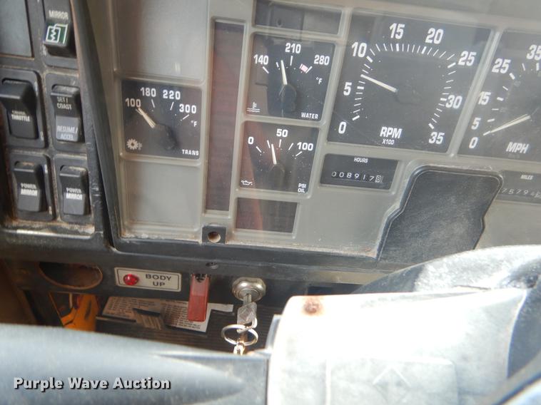 image for item EK9532 2002 International 2554 dump truck