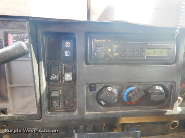 image for item EK9532 2002 International 2554 dump truck