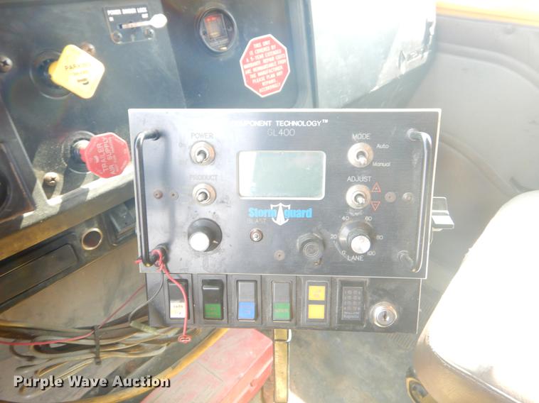 image for item EK9532 2002 International 2554 dump truck