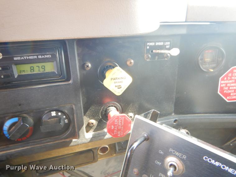 image for item EK9532 2002 International 2554 dump truck