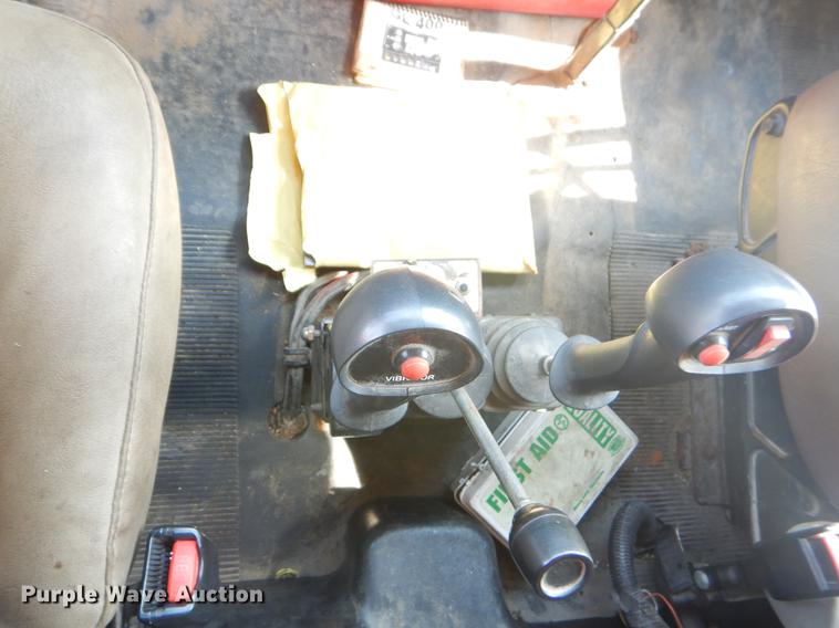 image for item EK9532 2002 International 2554 dump truck