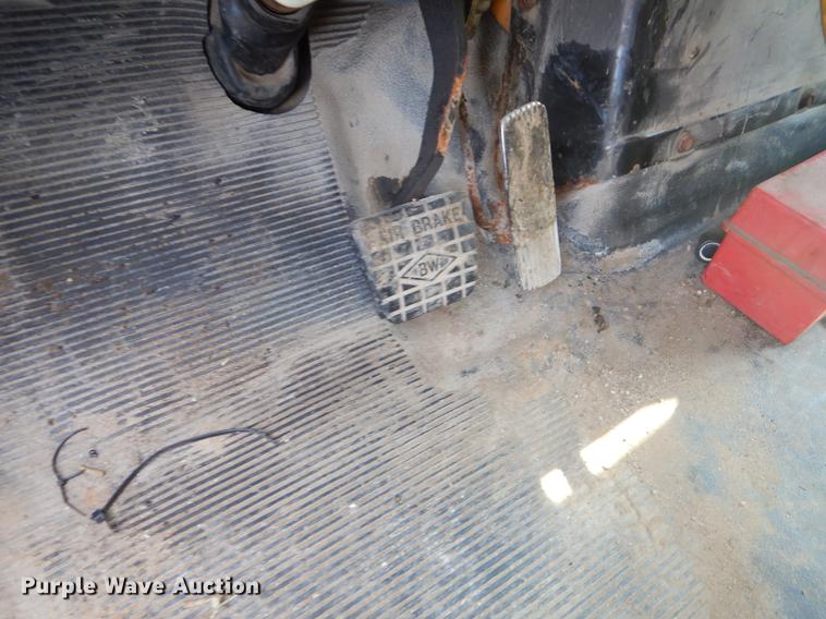 image for item EK9532 2002 International 2554 dump truck