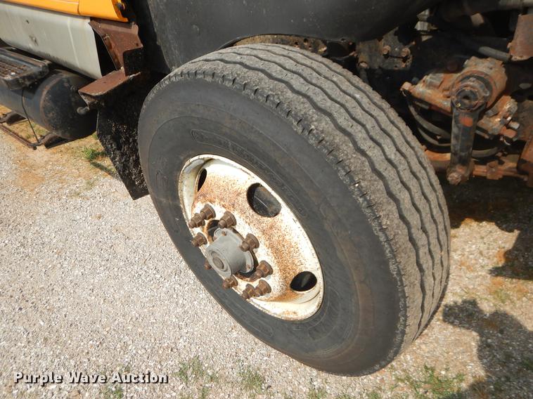 image for item EK9532 2002 International 2554 dump truck