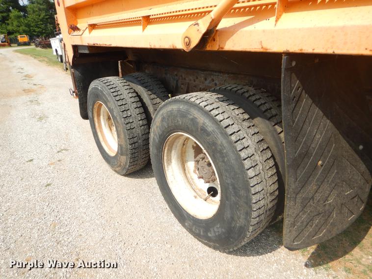 image for item EK9532 2002 International 2554 dump truck