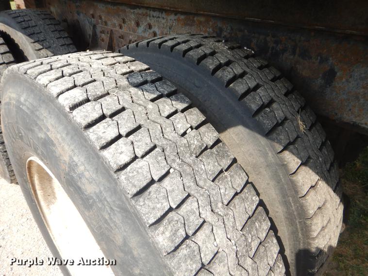 image for item EK9532 2002 International 2554 dump truck