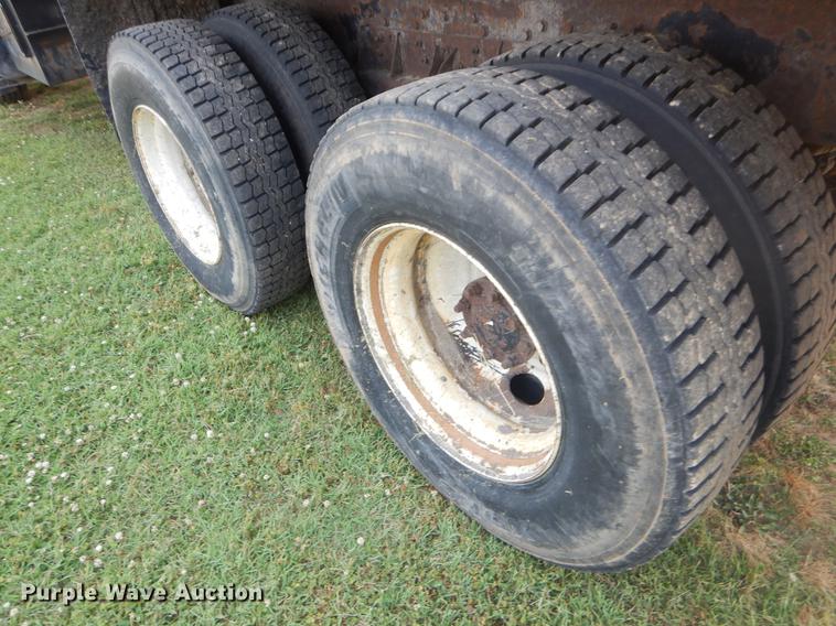 image for item EK9532 2002 International 2554 dump truck