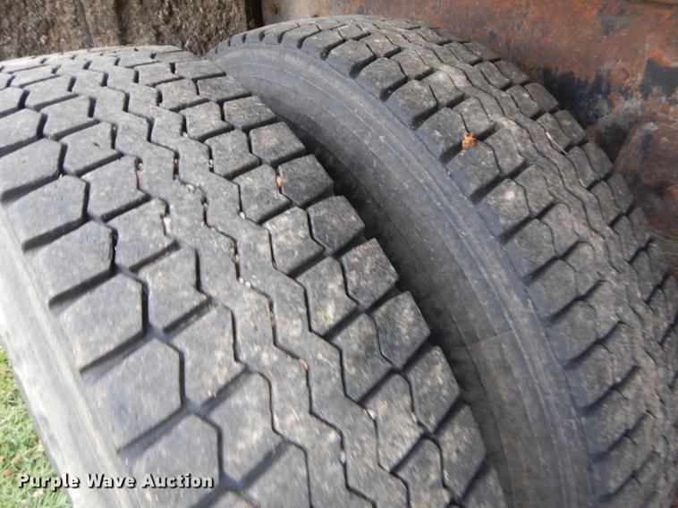 image for item EK9532 2002 International 2554 dump truck