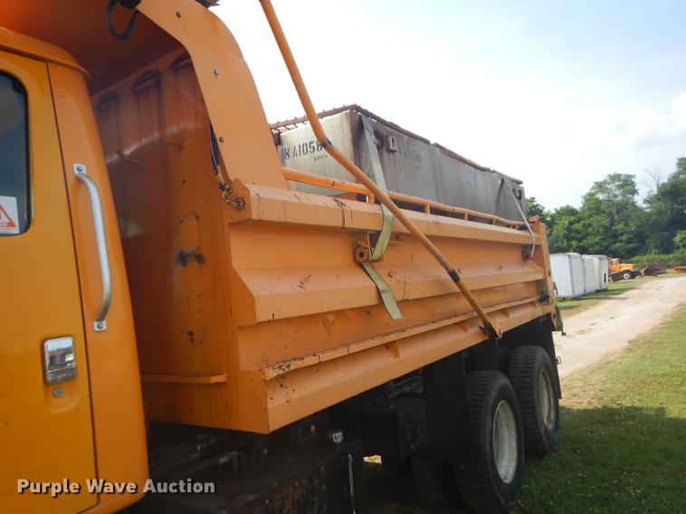 image for item EK9532 2002 International 2554 dump truck
