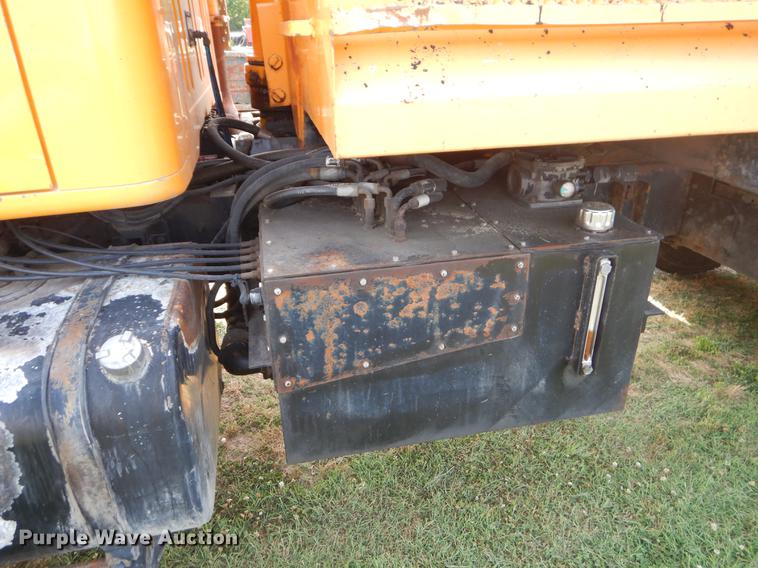 image for item EK9532 2002 International 2554 dump truck