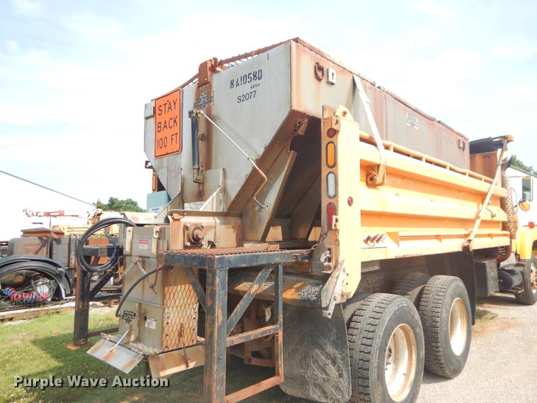image for item EK9532 2002 International 2554 dump truck