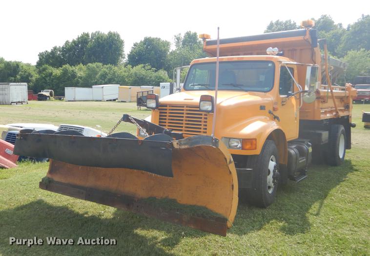 image for item EK9533 2002 International 4900 dump truck