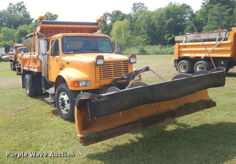 image for item EK9533 2002 International 4900 dump truck