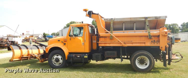 image for item EK9533 2002 International 4900 dump truck