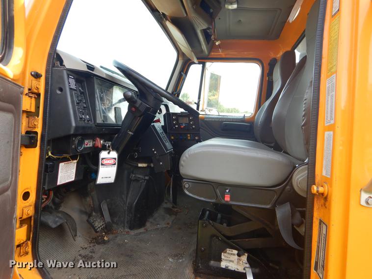 image for item EK9533 2002 International 4900 dump truck