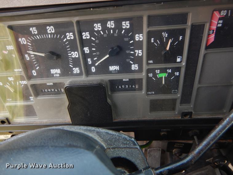 image for item EK9533 2002 International 4900 dump truck