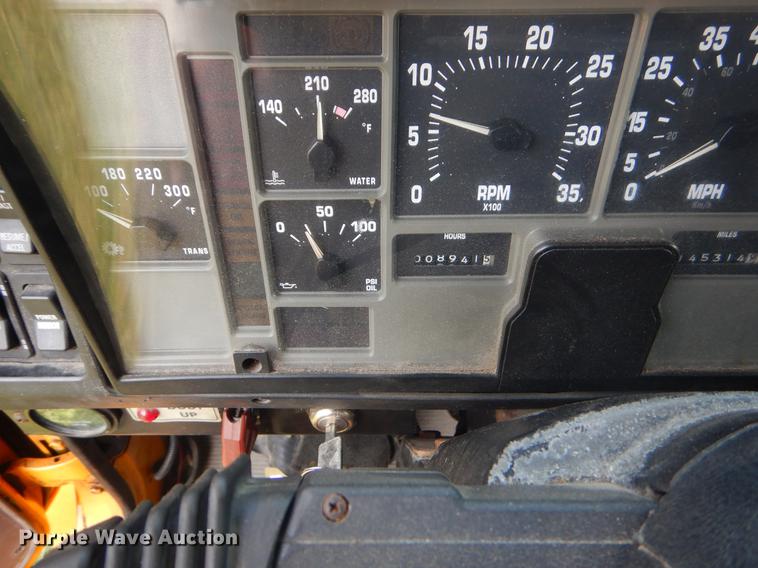 image for item EK9533 2002 International 4900 dump truck