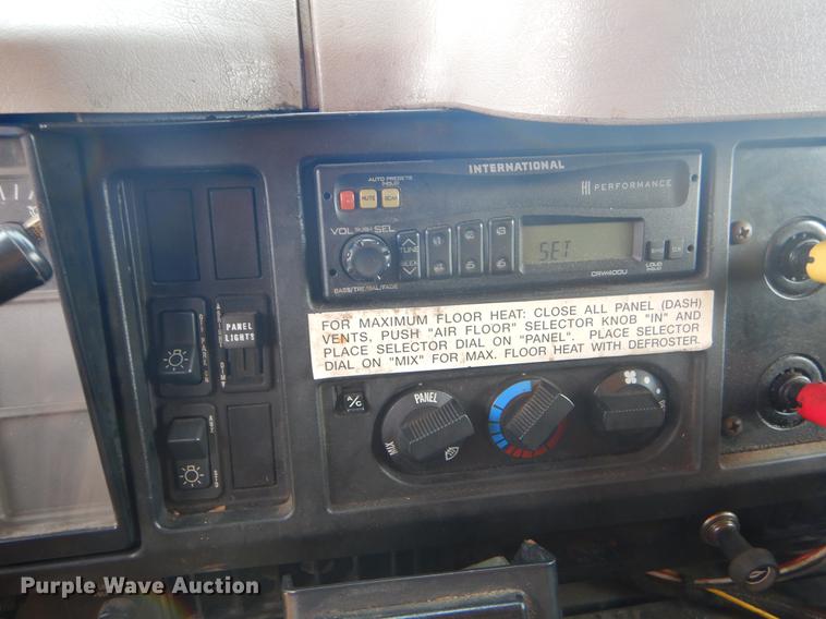 image for item EK9533 2002 International 4900 dump truck