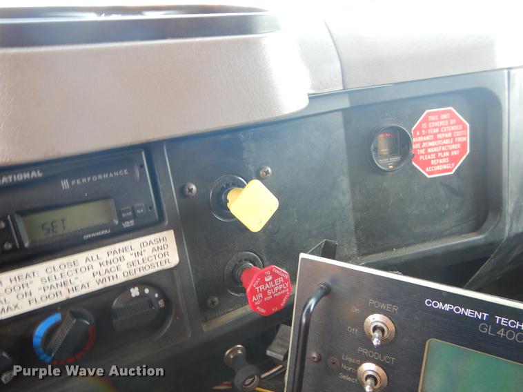 image for item EK9533 2002 International 4900 dump truck