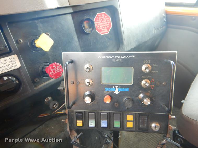 image for item EK9533 2002 International 4900 dump truck