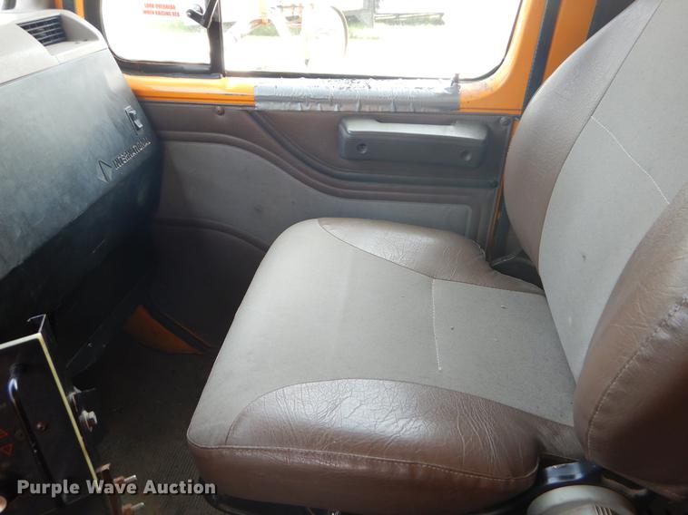 image for item EK9533 2002 International 4900 dump truck