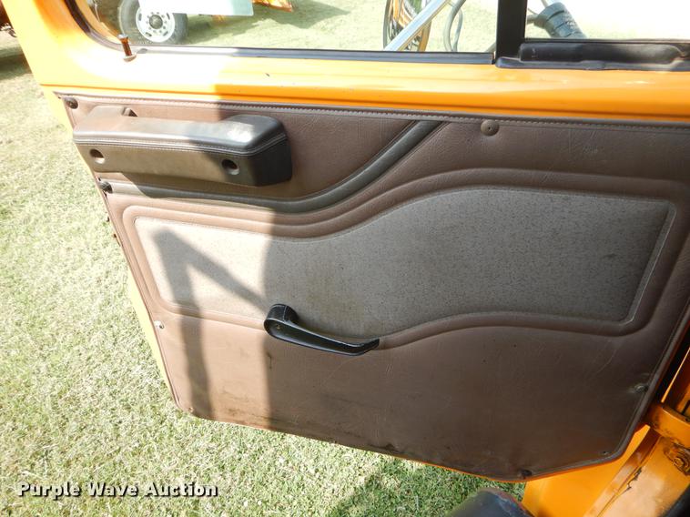 image for item EK9533 2002 International 4900 dump truck