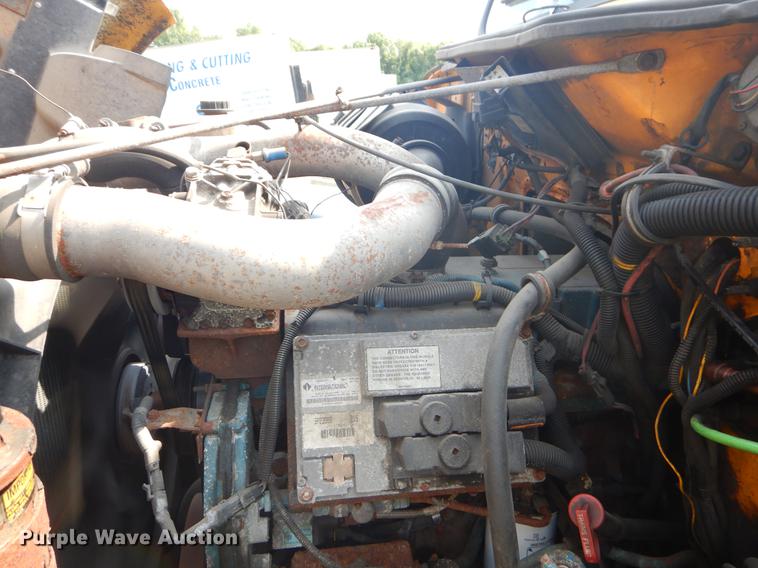 image for item EK9533 2002 International 4900 dump truck