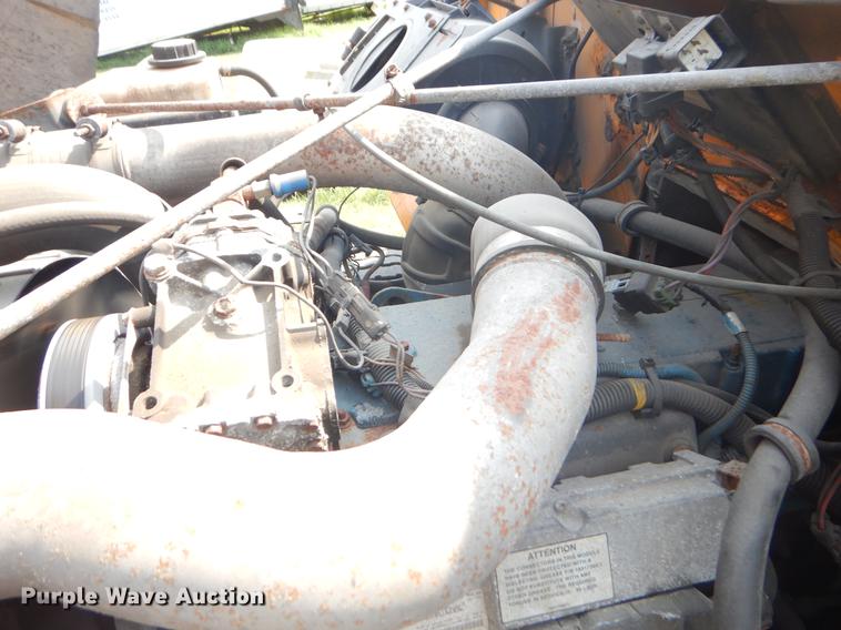 image for item EK9533 2002 International 4900 dump truck