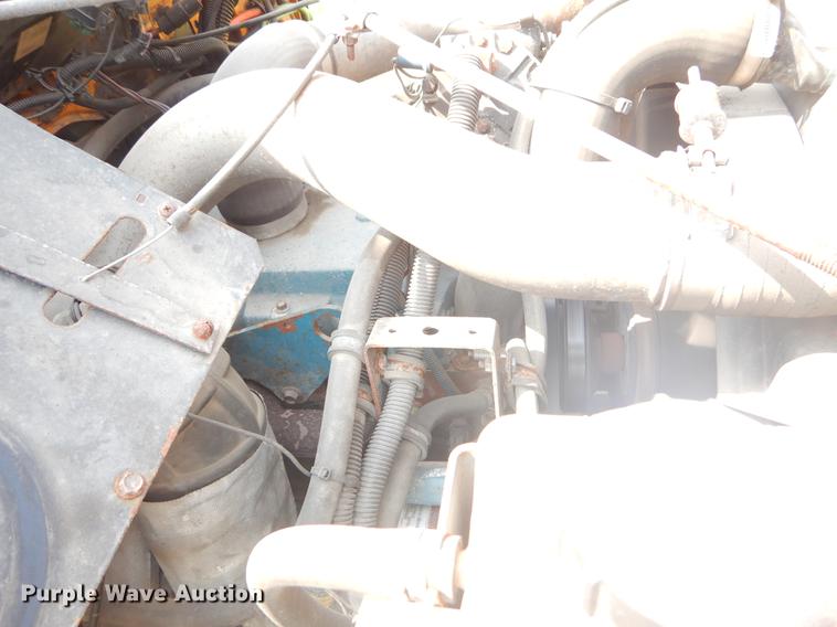 image for item EK9533 2002 International 4900 dump truck