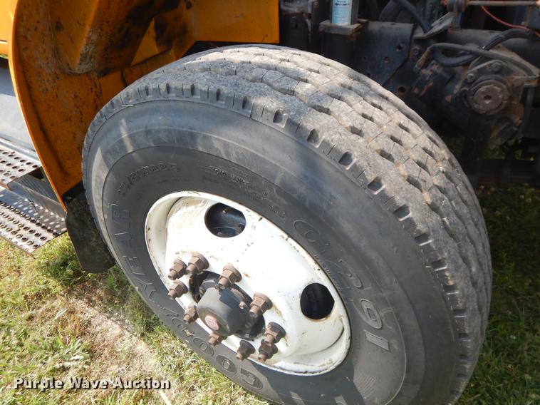 image for item EK9533 2002 International 4900 dump truck