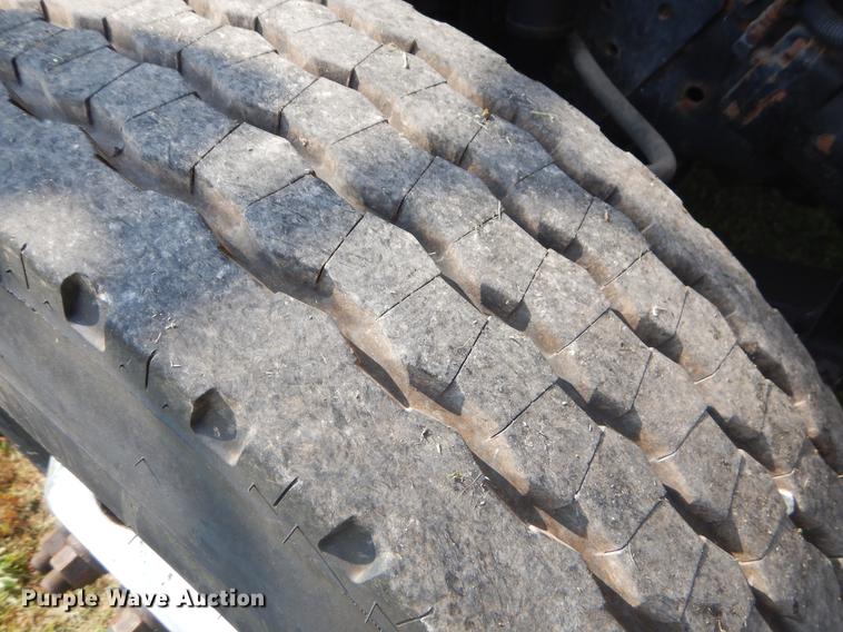 image for item EK9533 2002 International 4900 dump truck