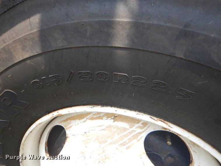 image for item EK9533 2002 International 4900 dump truck