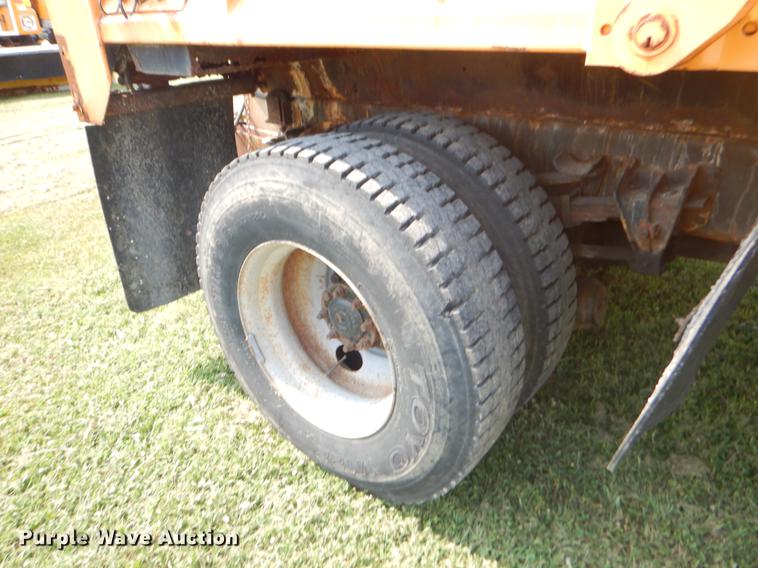 image for item EK9533 2002 International 4900 dump truck