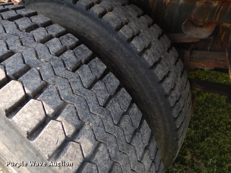 image for item EK9533 2002 International 4900 dump truck