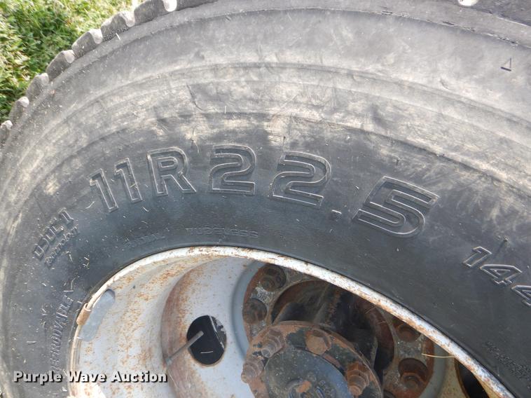 image for item EK9533 2002 International 4900 dump truck