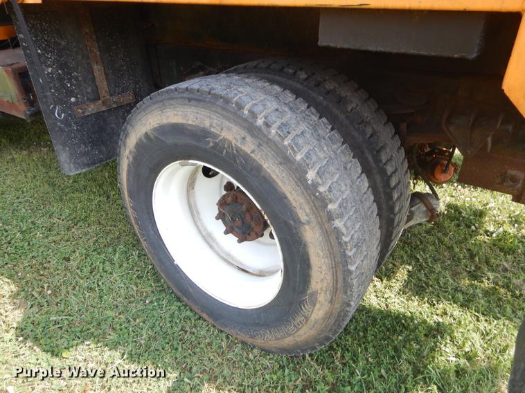 image for item EK9533 2002 International 4900 dump truck